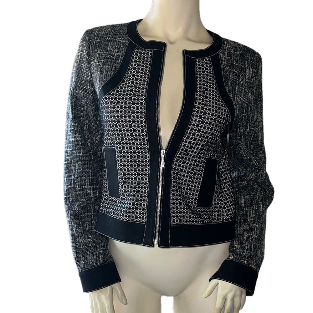 Doncaster Scoop Neck Zip Up Black/White Collarless Blazer Jacket. Size 4.